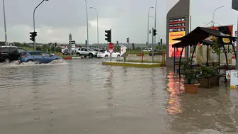 Uşak’ta akşam sağanağı trafiği kilitledi