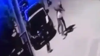 Bir babanın çocuk kavgasına dehşet veren şiddetli müdahalesi