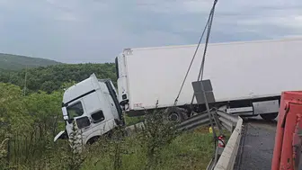 Kuzey Marmara Otoyolu'nda yağışlı hava zincirleme kazaya yol açtı