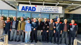 Enkaz altında sessizliğe işaret diliyle çözüm arayışı