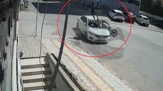 Hatay'da motosiklet kazası kameraya yansıdı