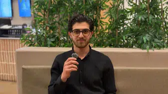 Sivas'ta minik tilkinin yılanla mücadelesi kameraya takıldı