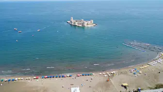 Mersin plajlarında bayram mesaisi erkenden başladı