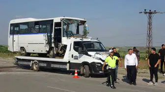 Kilis yolunda zincirleme kaza 8 işçi yaralandı