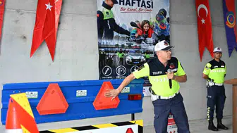 Manisa Demirci'de traktör kazalarına karşı reflektör önlemi