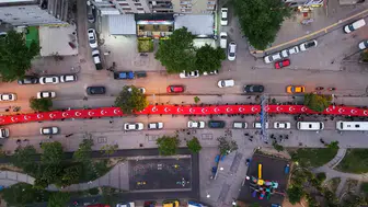 Kırıkkale sokakları 19 Mayıs için dev bayrakla yürüyüşe çıktı