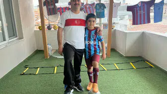 İzmirli babadan oğluna balkon sahası sürprizi