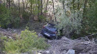 Gümüşhane yolunda 70 metre sürüklenen otomobilden sağ çıktılar