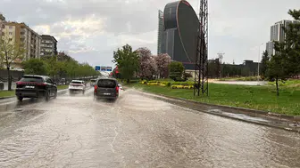 Gaziantep'te aniden bastıran yağış trafiği felç etti
