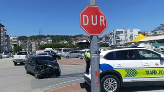 Manavgat kavşağında hız ihlali kazaya neden oldu