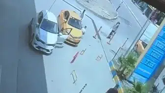 Adana'da trafikte dehşet anları Taksiciyi beş yerinden bıçakladı