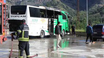 Amasya otogarında park halindeki yolcu otobüsü küle döndü