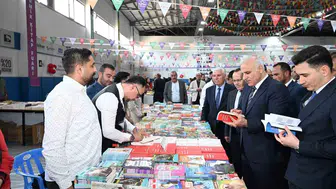 Diyarbakır Valisi Çermik Kitap Fuarı’nda öğrencilerle buluştu