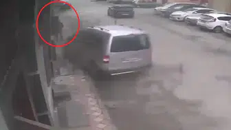Eskişehir’de kontrolden çıkan araç kaldırımdaki yayayı hayattan kopardı