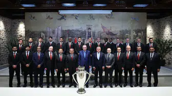 Erdoğan şampiyon Galatasaray kafilesini Dolmabahçe'de ağırladı