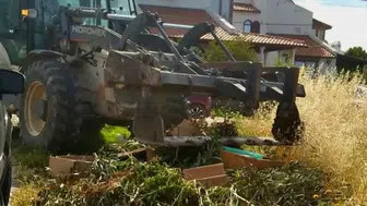 Ayvalık sokaklarında çöp kirliliğine karşı zabıta devriyesi