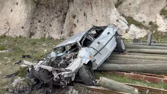 Bitlis Adilcevaz yolunda otomobil uçuruma yuvarlandı