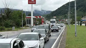 Tatilcilerin dönüş trafiği Düzce güzergahında yoğunlaştı