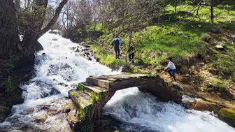 Bitlis’te karlar eridi Beyazsu Şelalesi coştu
