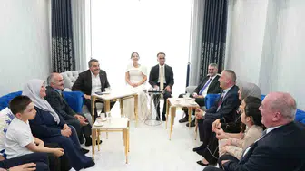 Bakan Tekin Erzurumda genç çiftin yüzüklerini taktı