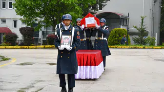 Vefat eden üsteğmenin öğrencilere burs bulmak için çabaladığı mesajlar ortaya çıktı