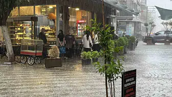 İncirliova’da aniden bastıran sağanak esnafı hazırlıksız yakaladı