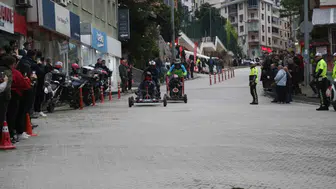 Artvin yokuşlarında hurdalardan yapılan araçlar yarıştı