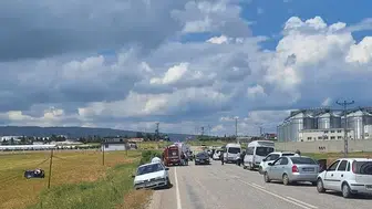 Kahta yolunda hatalı sollama kazası 3 yaralı