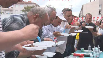 Ankara'da 3 dakikada en çok kavurmayı yiyen ödülü kaptı