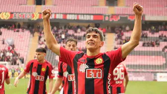Eskişehirspor kaptanı Akın Akman takımdan ayrıldığını duyurdu