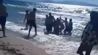 Kuşadası Sevgi Plajı’nda iki kişi ölümden döndü