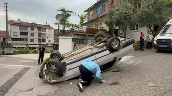 Zonguldak'ta yokuş aşağı freni boşalan otomobil takla attı