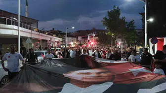 Sarıgöl halkı 19 Mayıs için meşaleleri yaktı