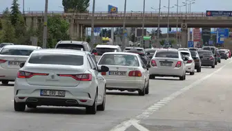 Kilit kavşak Kırıkkale bayram trafiğiyle yoğunlaştı