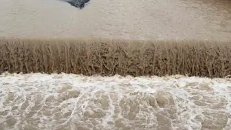 Erzincan’da Karasu Nehri taştı tarım arazilerini su bastı
