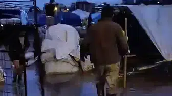 Adana'da gece bastıran sağanak şehri teslim aldı