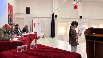 Elazığlı gençler Naat şiirini en iyi okumak için sahneye çıktı