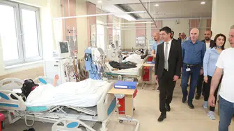 Erzurum Şehir Hastanesi yönetimi bayram mesaisinde personeli yalnız bırakmadı