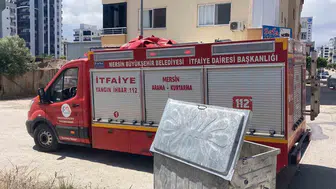 Erdemli'de dükkanın arka tarafında çıkan yangın paniğe yol açtı