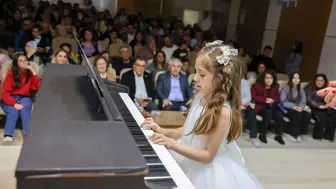 Ardahanlı çocuklar sahne tozunu yuttu