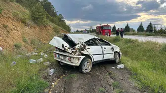 Uşak yolunda kontrolden çıkan otomobil takla attı