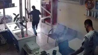 Adana'da tamir edilen telefon bataryası aniden patladı