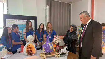 Balıkesirli öğretmen su kabağını sanata dönüştürüyor