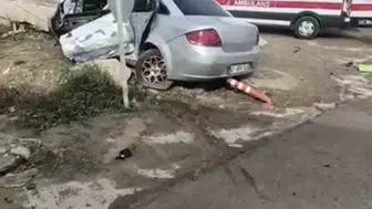İzmit Kandıra yolunda belediye otobüsü ve otomobil çarpıştı