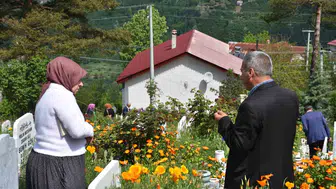Sakaryalılar arefe günü kabristanlara akın etti