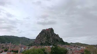 Afyonkarahisar soğuk yağmurla güne başladı