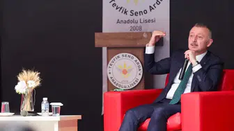 Büyükakın gençlere seslendi Dünyayı yakalamak için ezberinizi bozun