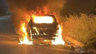 Samsun yolunda otomobili küle dönen aile canını zor kurtardı