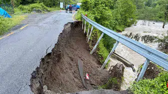 Artvin’de şiddetli yağış beş köyün yolunu kopardı