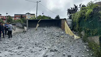 Sarıyer’de yokuş kâbusu Moloz kamyonu devrildi
